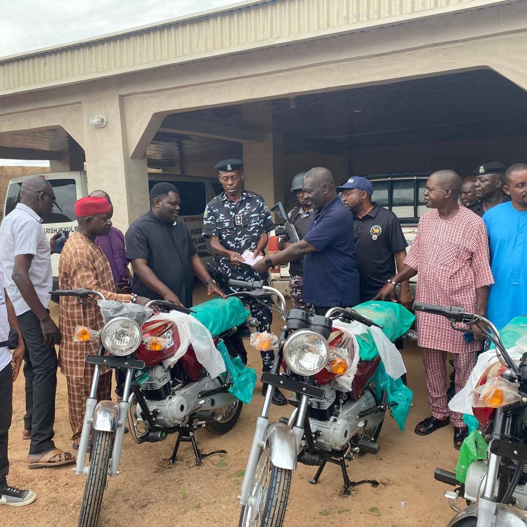 Iorpuu Donates Four Motorbikes to Ayilamo Police
